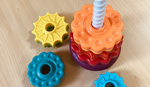 一人で遊べるようになった最初のおもちゃ（スピンアゲイン）